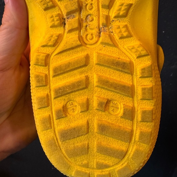 Crocs Yellow Casual Clogs with Fuzzy Liner Size 2 - Picture 5 of 10